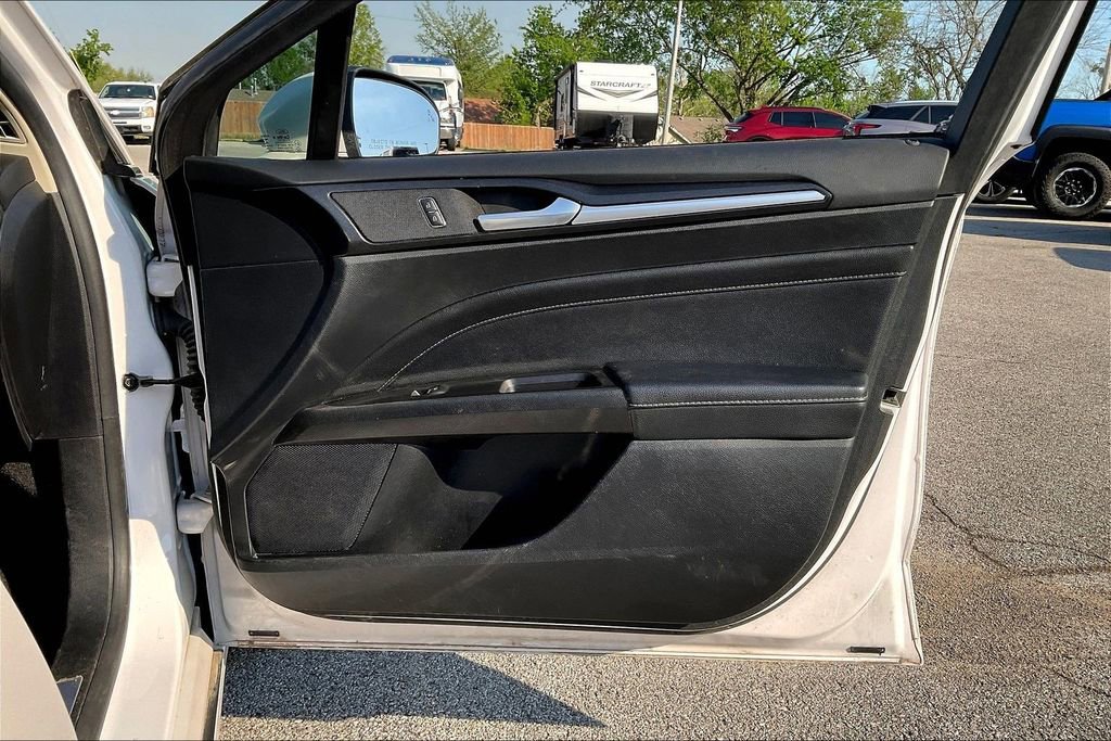 Used 2019 Ford Fusion Titanium image 18