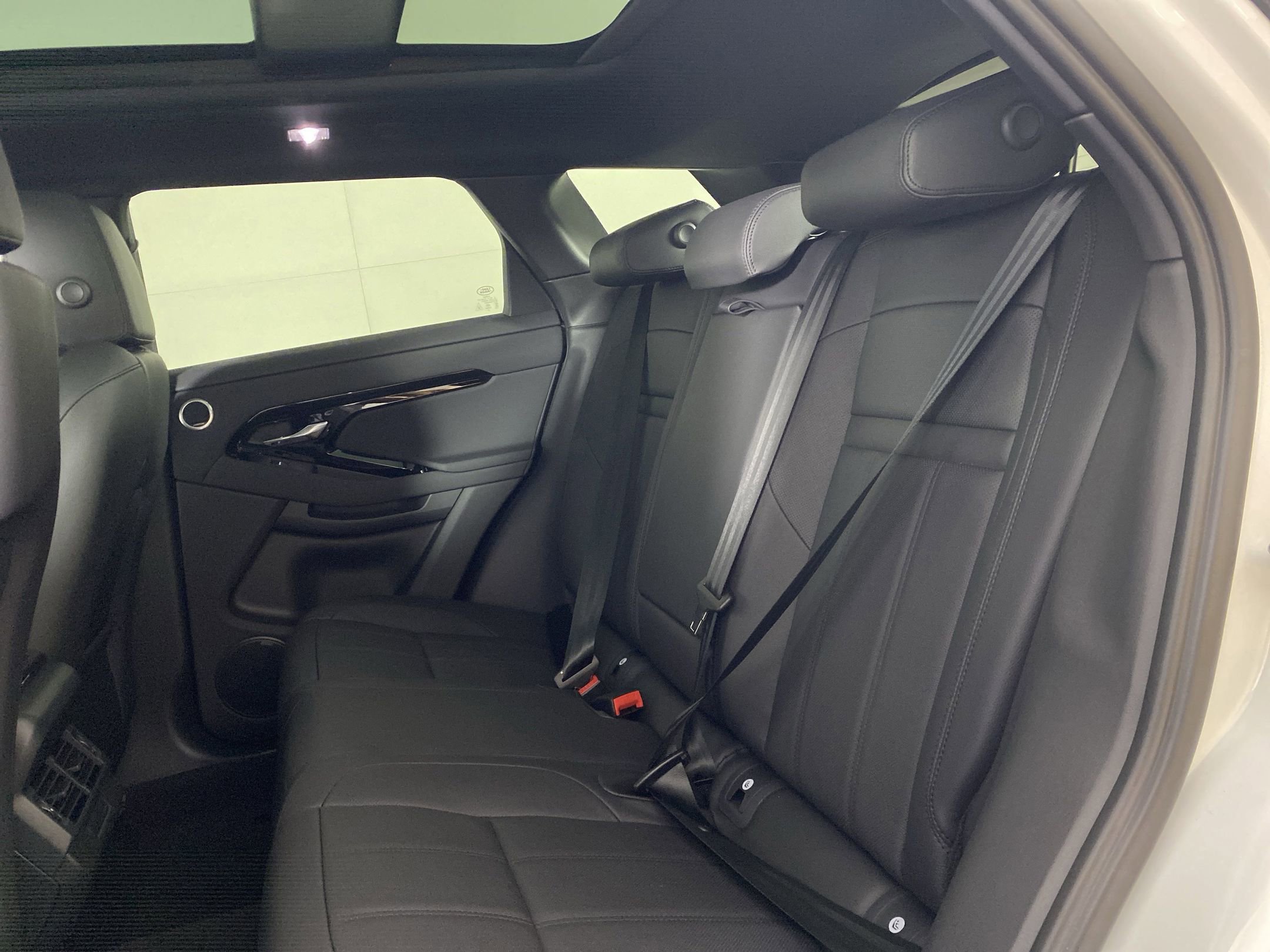 Used 2026 Land Rover Range Rover Evoque S image 11