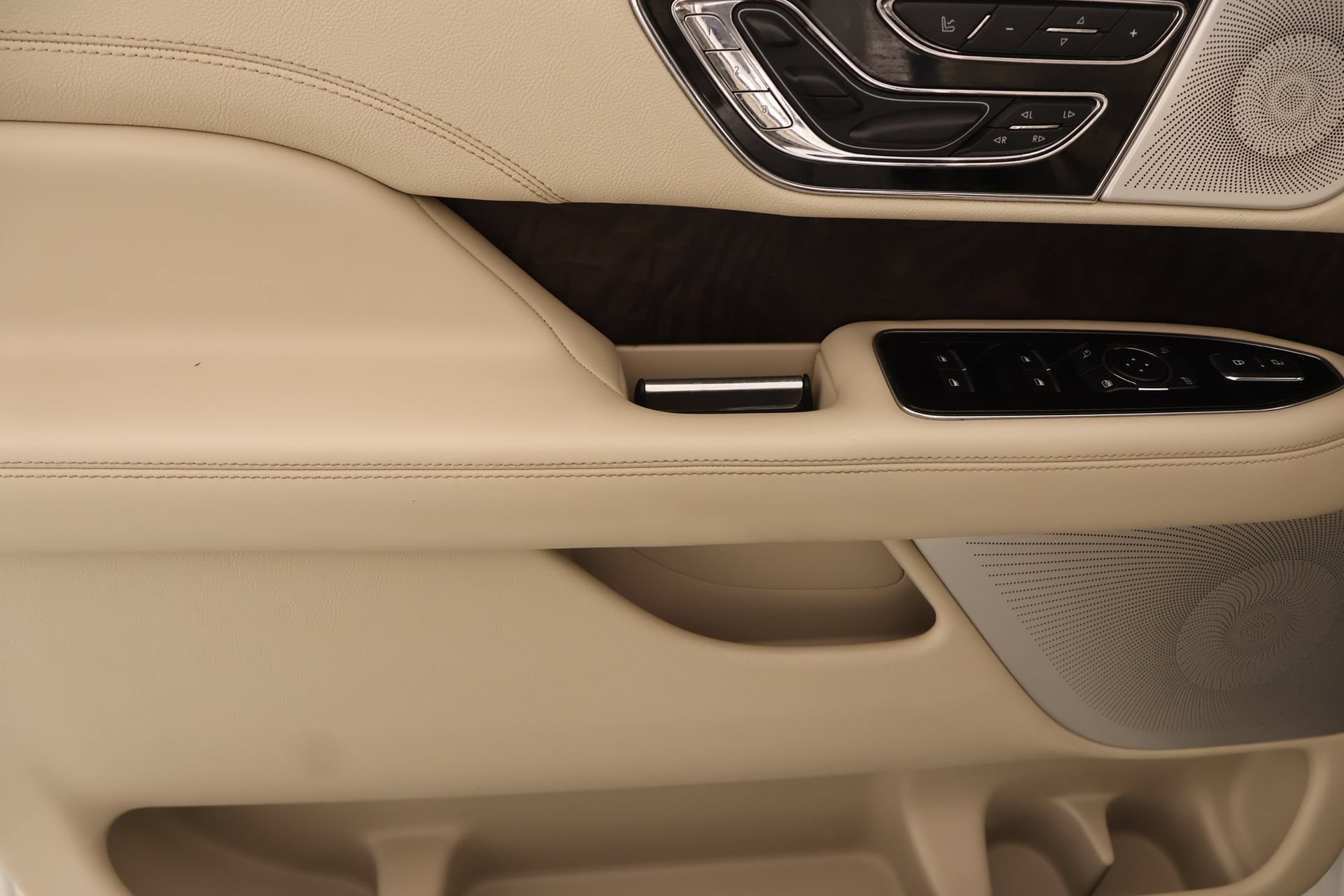Used 2020 Lincoln Navigator Reserve w/ Luxury Package AWD/4WD image 18