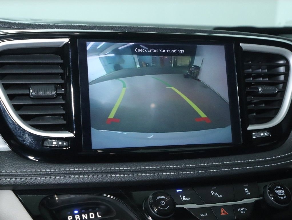 Used 2024 Chrysler Pacifica Select image 28