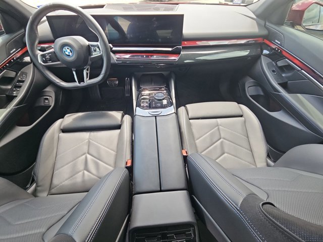 Used 2025 BMW i5 eDrive40i w/ M Sport Package RWD image 15