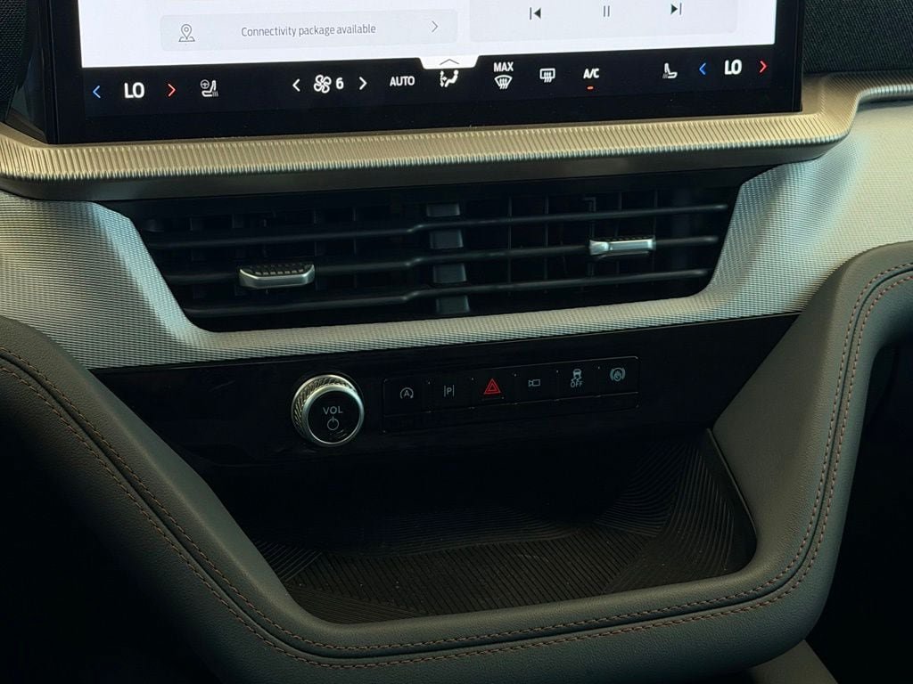 New 2026 Ford Explorer Active w/ Active Comfort Package RWD image 16