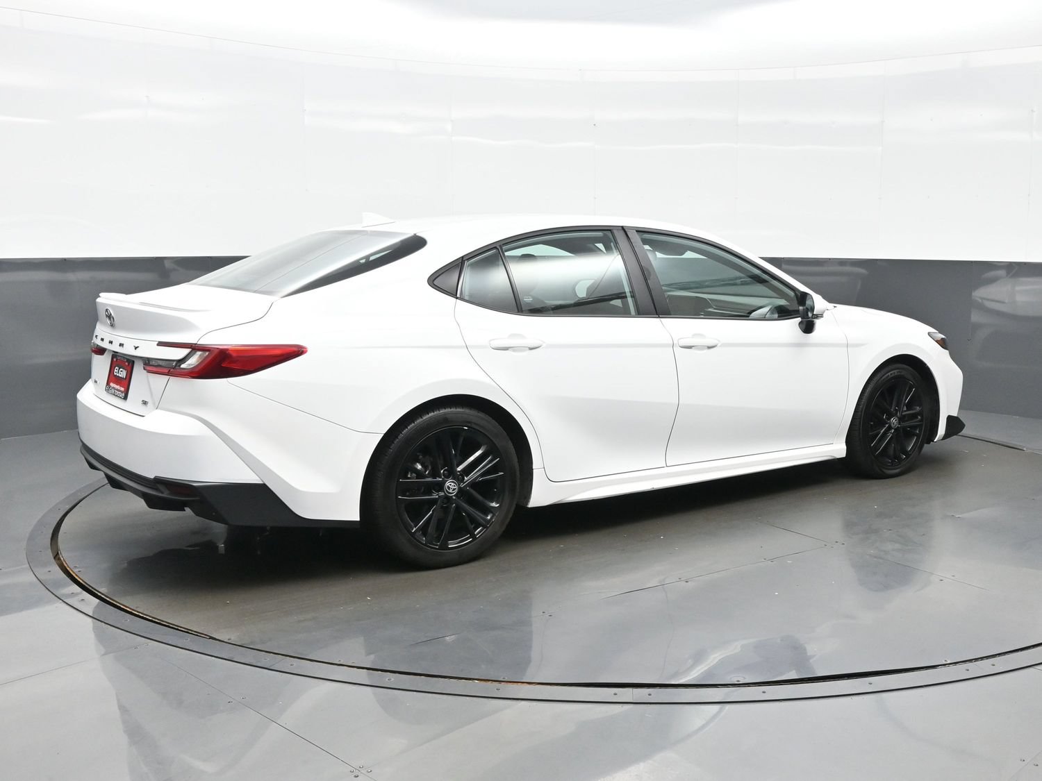 Used 2025 Toyota Camry SE FWD image 6