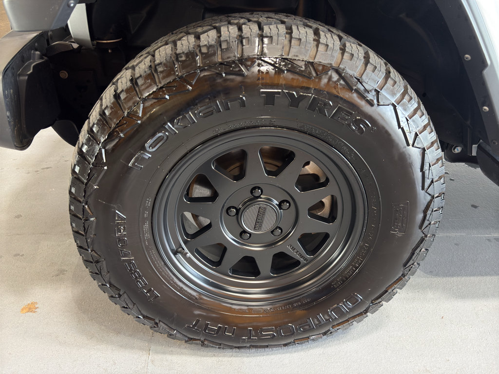 Used 2023 Jeep Gladiator Sport AWD/4WD image 8