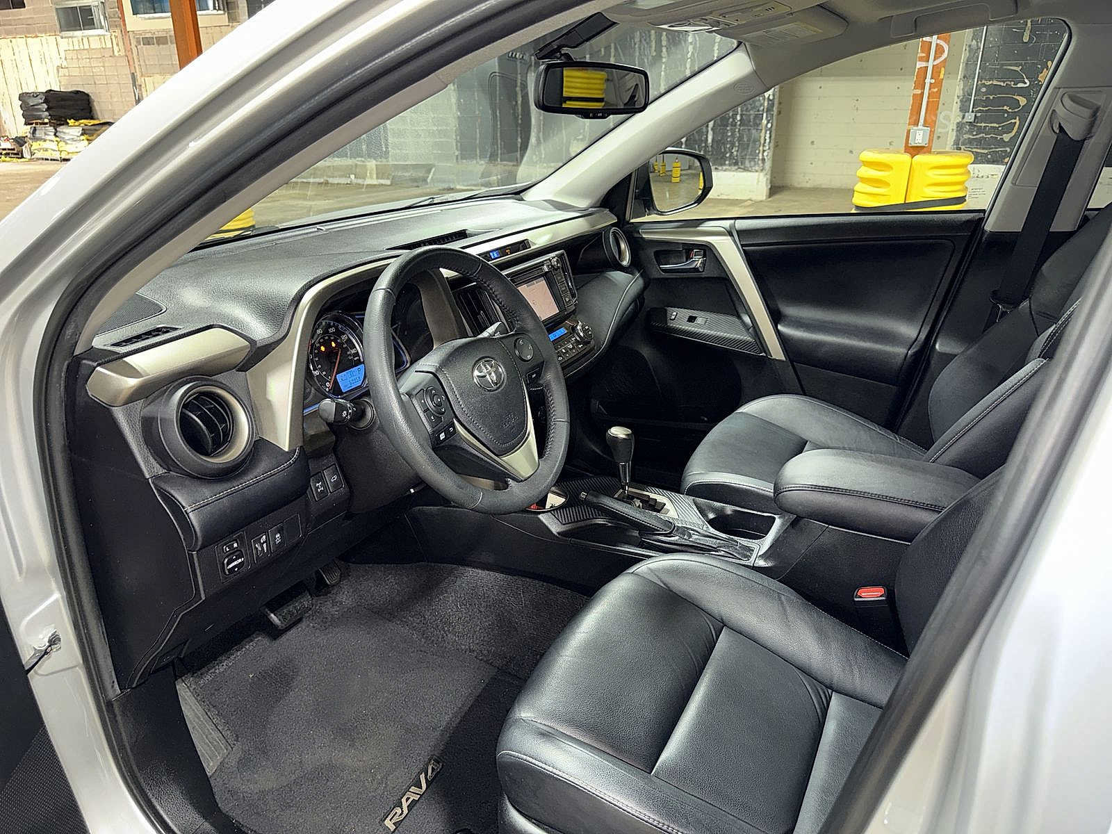 Used 2015 Toyota RAV4 Limited AWD/4WD image 30