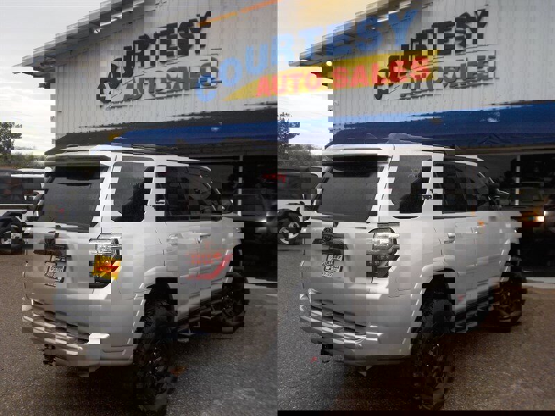 Used 2020 Toyota 4Runner TRD Off-Road Premium image 12