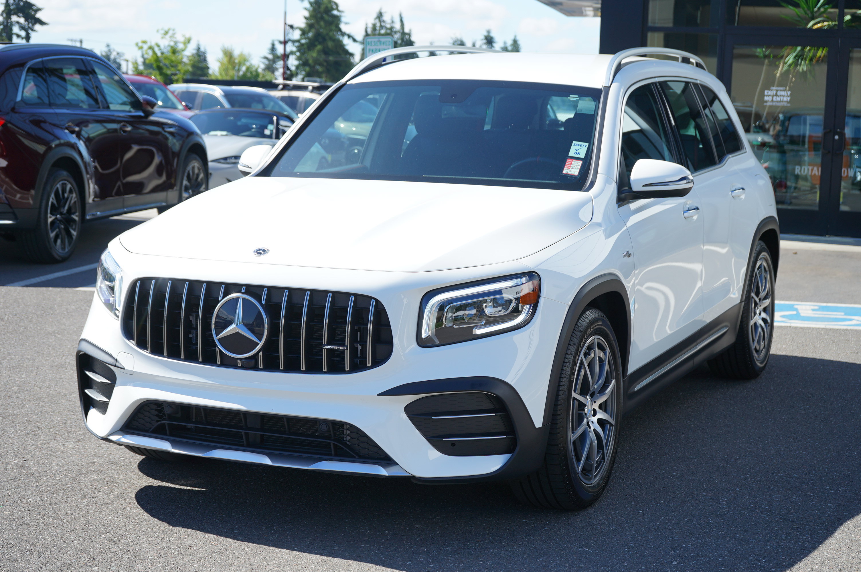 Used 2023 Mercedes-Benz GLB 35 AMG 4MATIC w/ Premium Package image 9