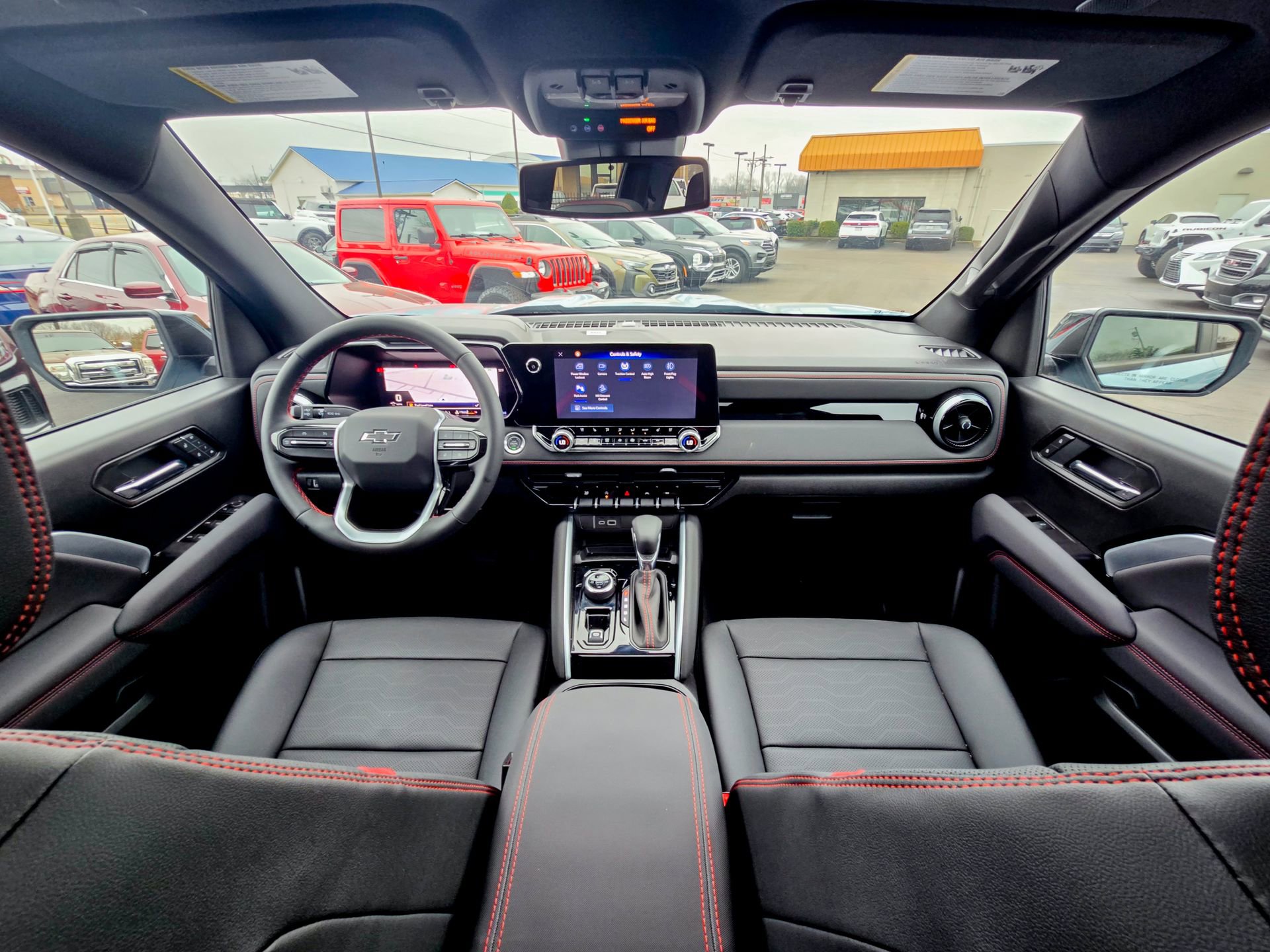 Used 2026 Chevrolet Colorado Z71 w/ Technology Package image 2