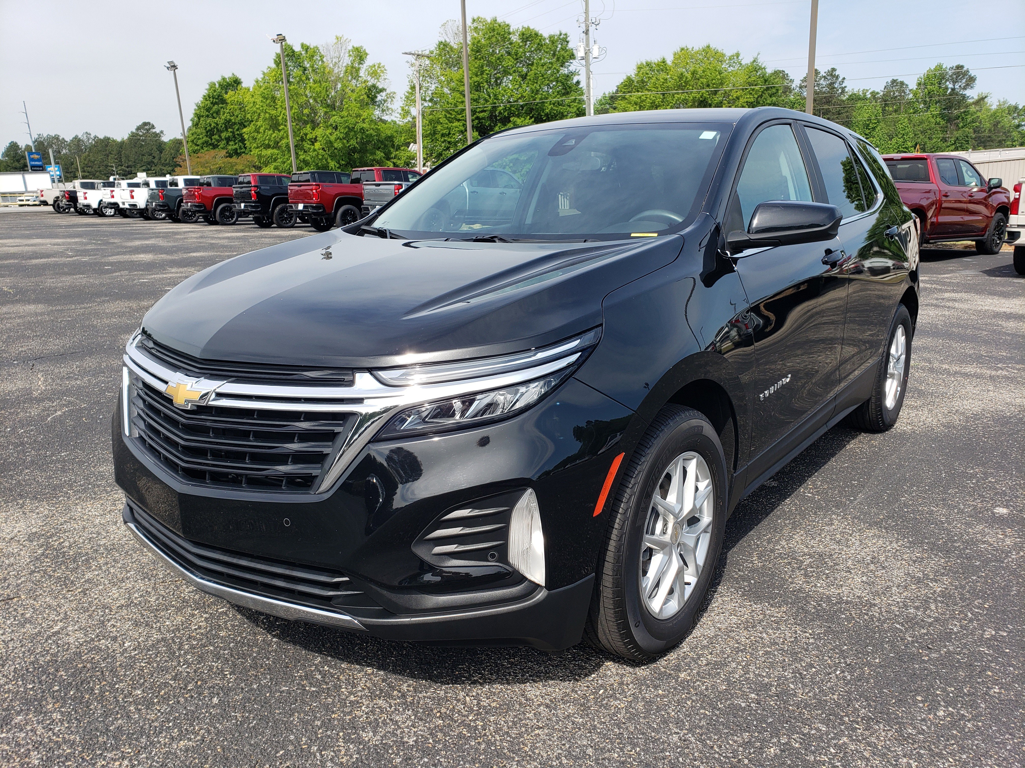 Used 2022 Chevrolet Equinox LT w/ Driver Convenience Package FWD image 2