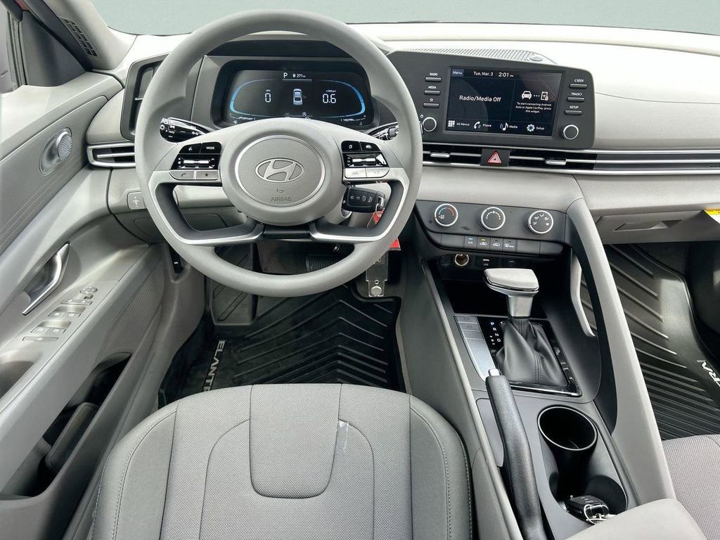 New 2026 Hyundai Elantra SE FWD image 18