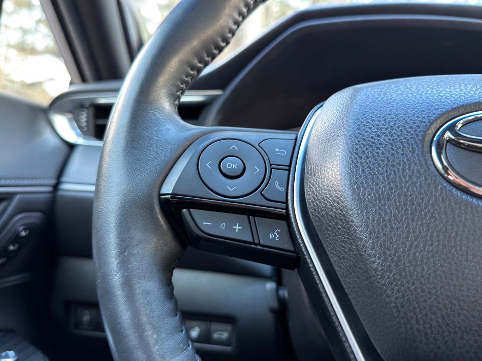 Used 2021 Toyota Venza Limited w/ Advanced Technology Package image 24