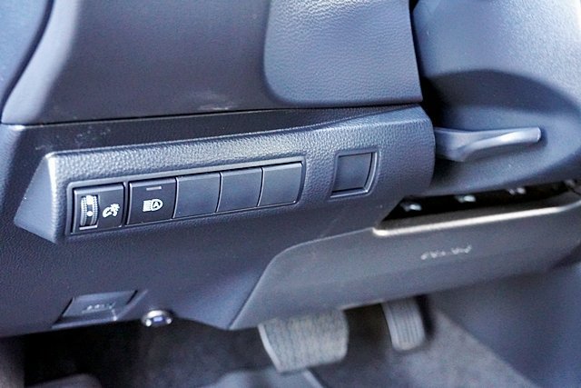 Used 2026 Toyota Corolla SE w/ SE Package FWD image 33