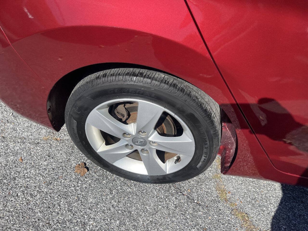 Used 2013 Hyundai Elantra GLS w/ Preferred Pkg FWD image 23