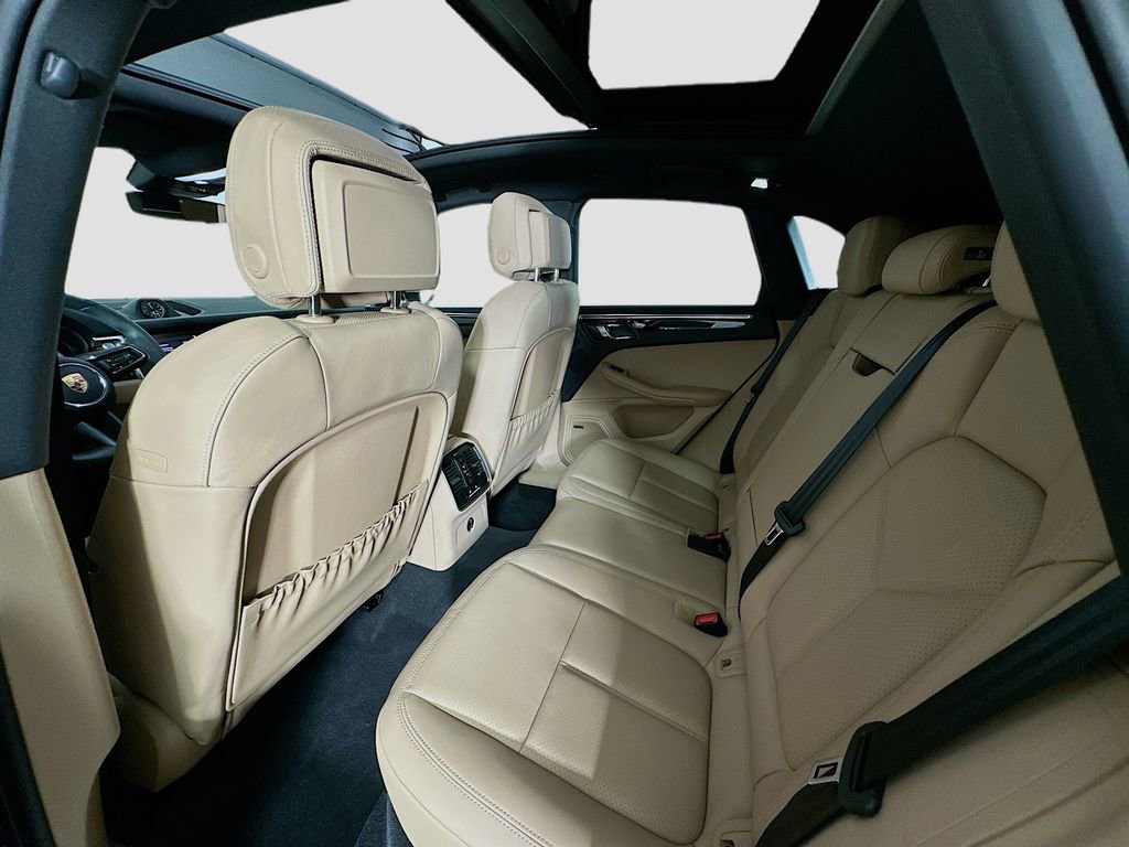 Certified 2025 Porsche Macan image 23