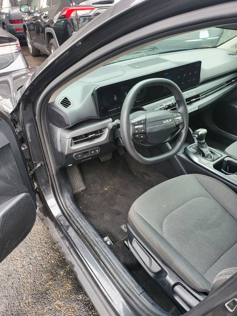 Used 2025 Kia K4 FWD image 3