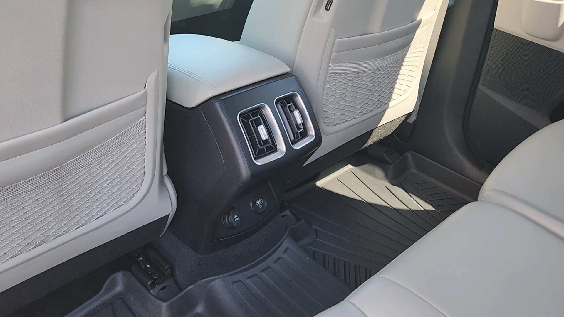 Used 2022 Kia Sorento S w/ Panoramic Sunroof Package AWD/4WD image 18