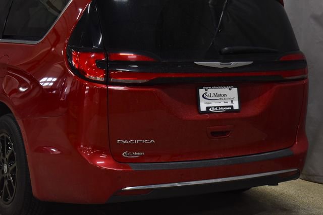 Certified 2024 Chrysler Pacifica Touring-L image 6