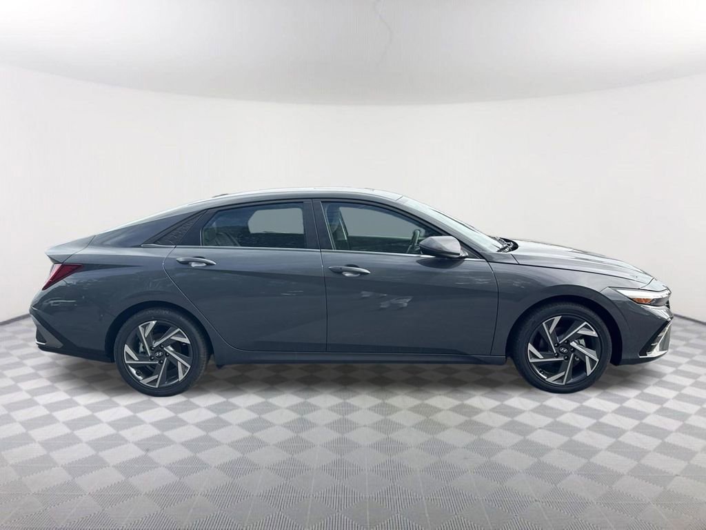 New 2026 Hyundai Elantra Limited FWD image 4