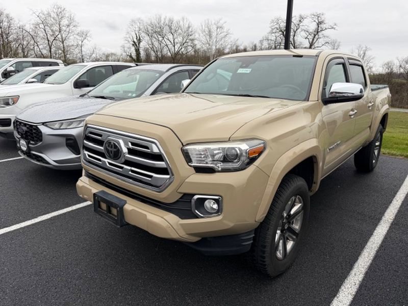 Used 2018 Toyota Tacoma Limited image 2