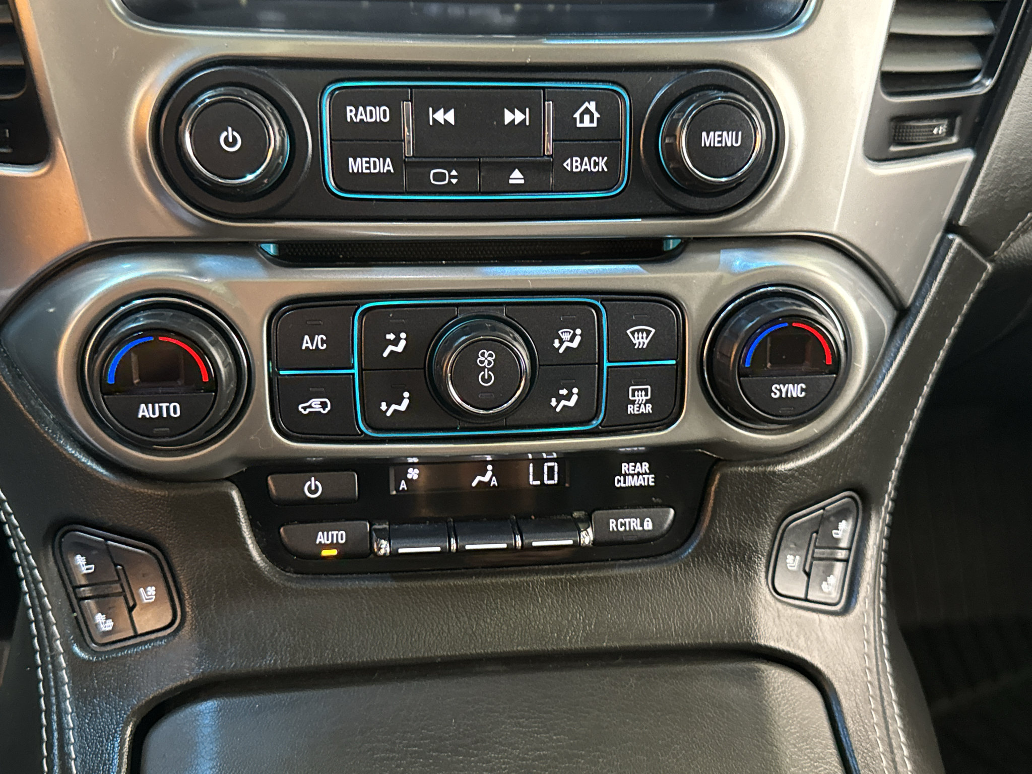 Used 2020 Chevrolet Suburban Premier AWD/4WD image 34