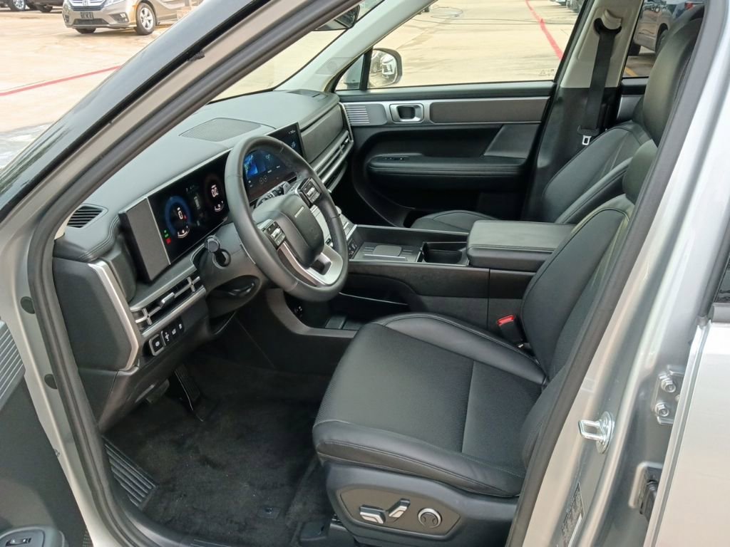 Used 2025 Hyundai Santa Fe SEL FWD image 4