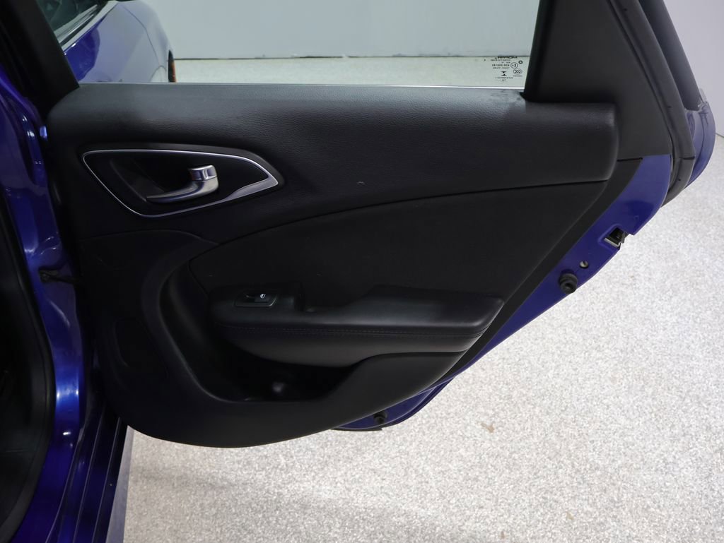 Used 2015 Chrysler 200 Limited w/ Convenience Group image 26