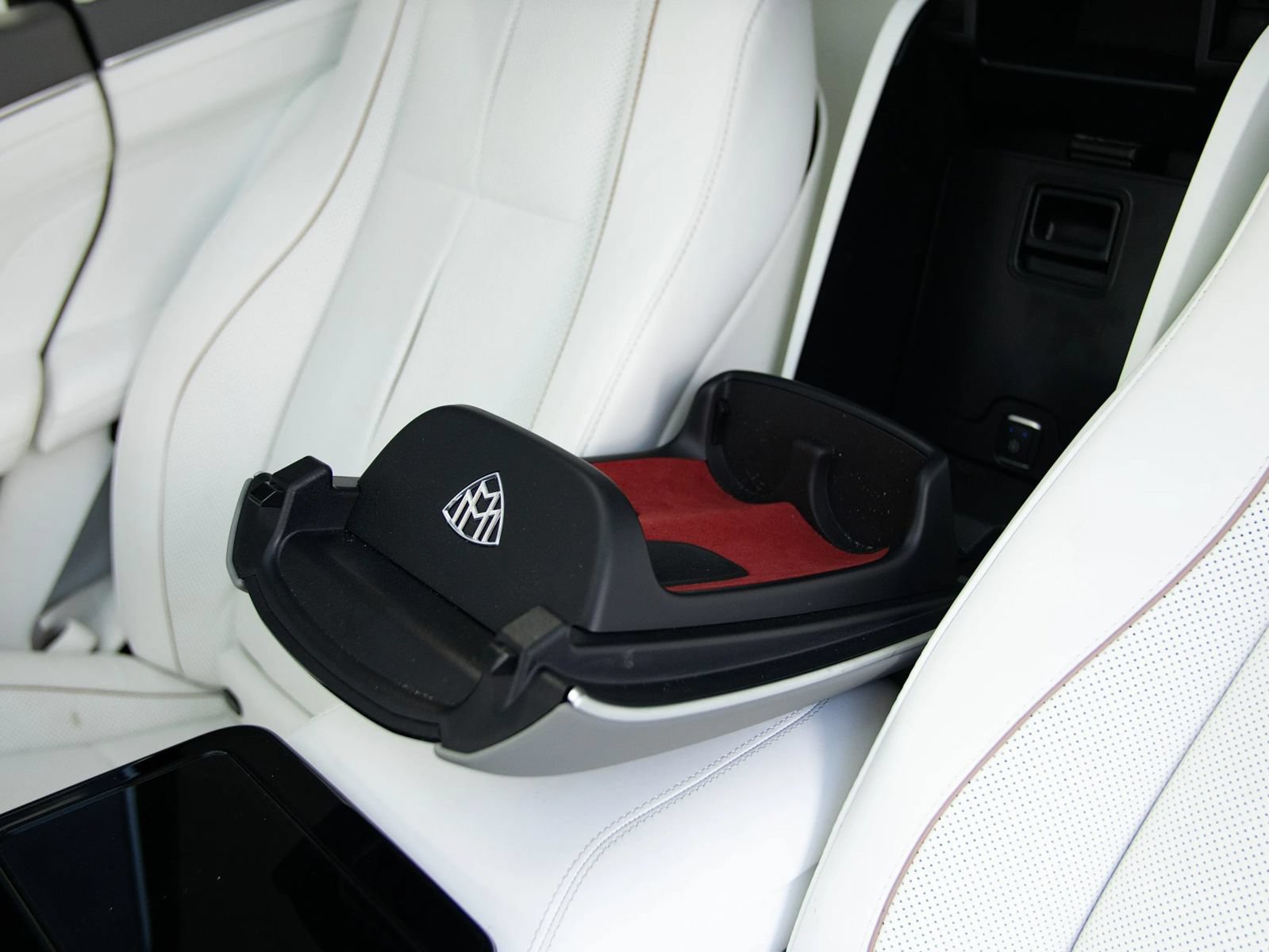 Used 2022 Mercedes-Benz Maybach GLS 600 4MATIC image 38