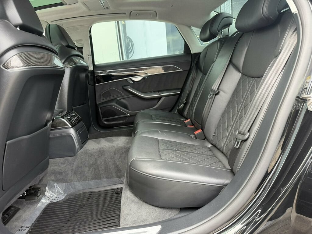 Used 2022 Audi S8 w/ S8 Comfort Plus Package AWD/4WD image 15