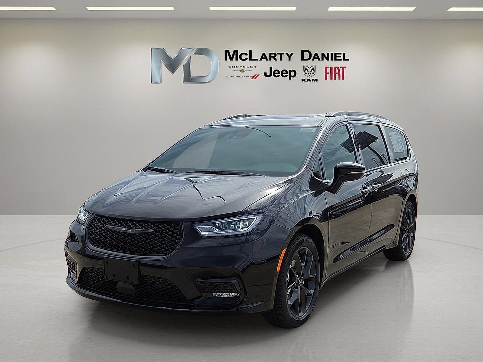 New 2026 Chrysler Pacifica Select w/ S Appearance Package FWD image 2