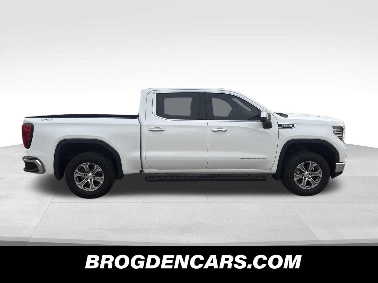 Used 2022 GMC Sierra 1500 SLT w/ X31 Off-Road Package image 2