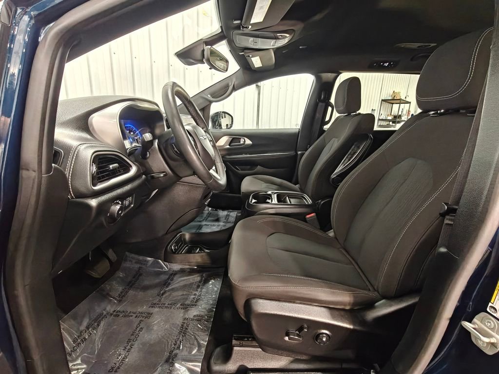 Used 2024 Chrysler Pacifica Touring image 25
