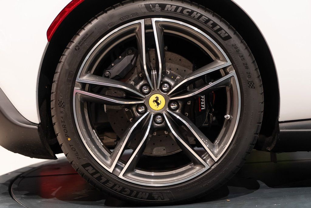 Certified 2025 Ferrari Roma Spider RWD image 15