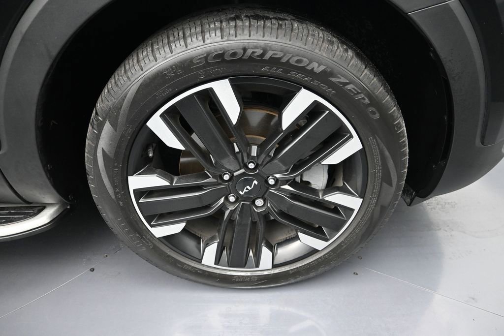Used 2024 Kia Telluride SX w/ Towing Package FWD image 9