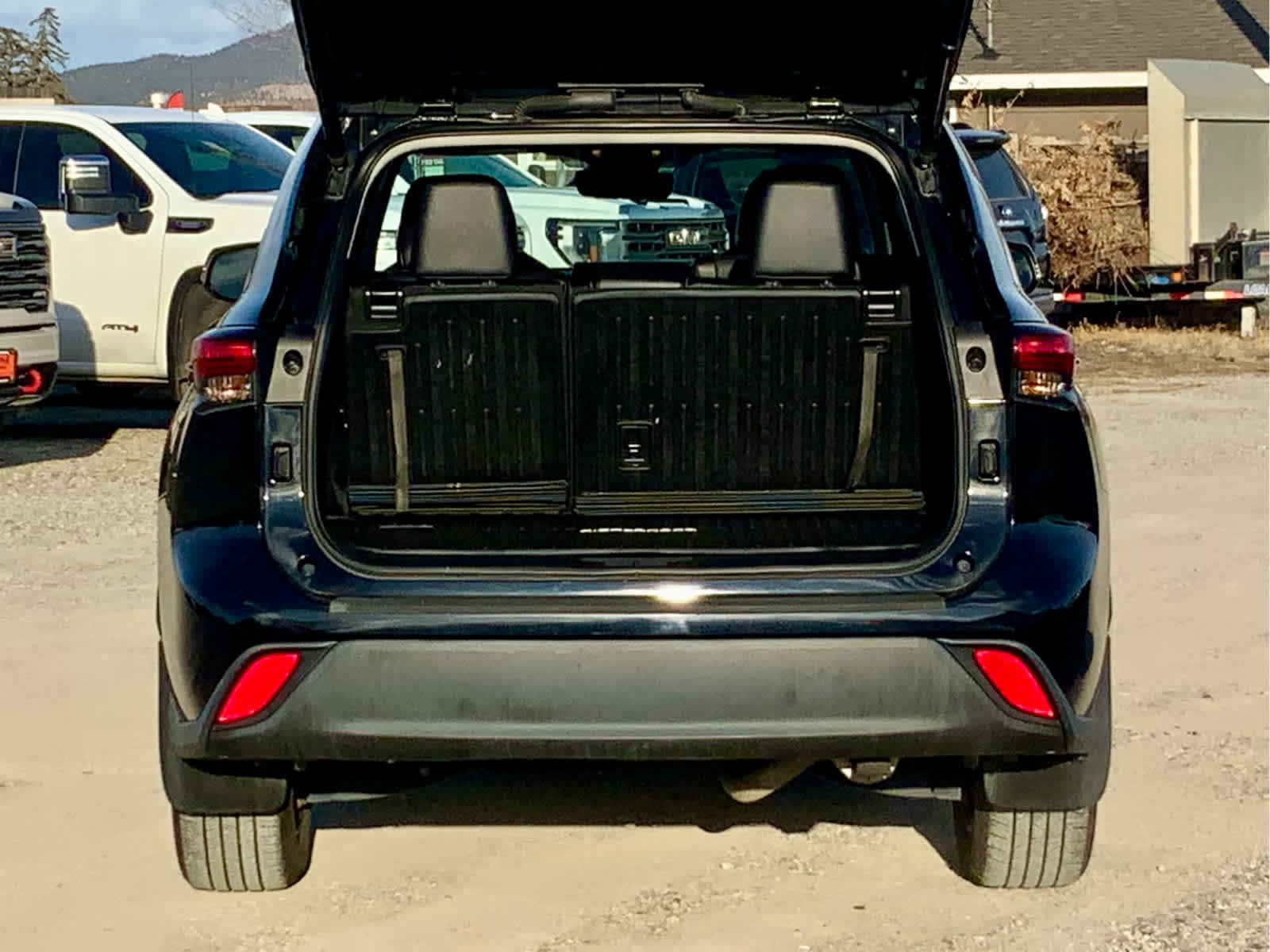 Used 2021 Toyota Highlander XLE image 21