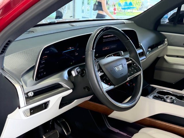 Used 2026 Cadillac Vistiq Luxury AWD/4WD image 13