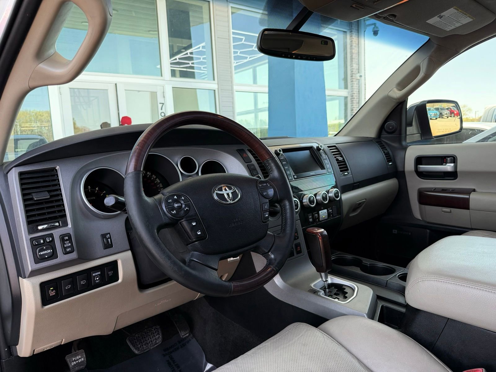 Used 2013 Toyota Sequoia Platinum image 28