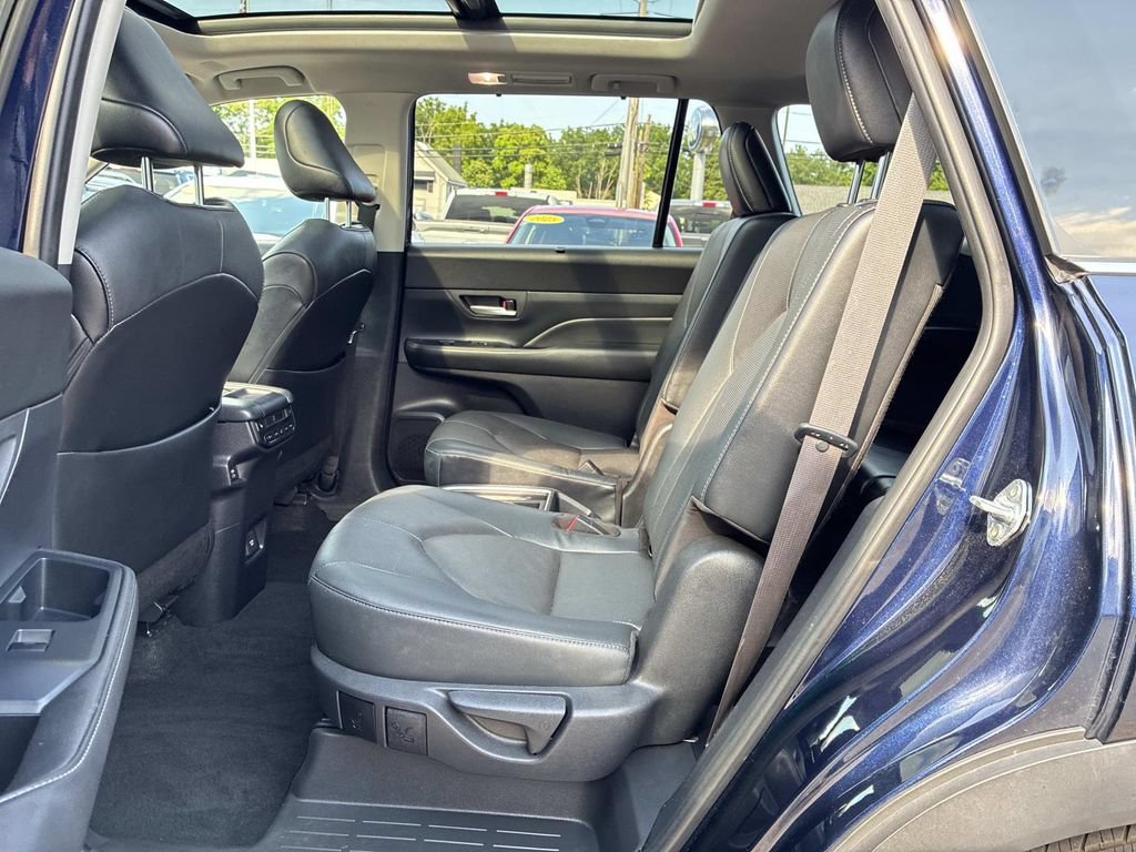 Used 2024 Toyota Grand Highlander AWD image 15