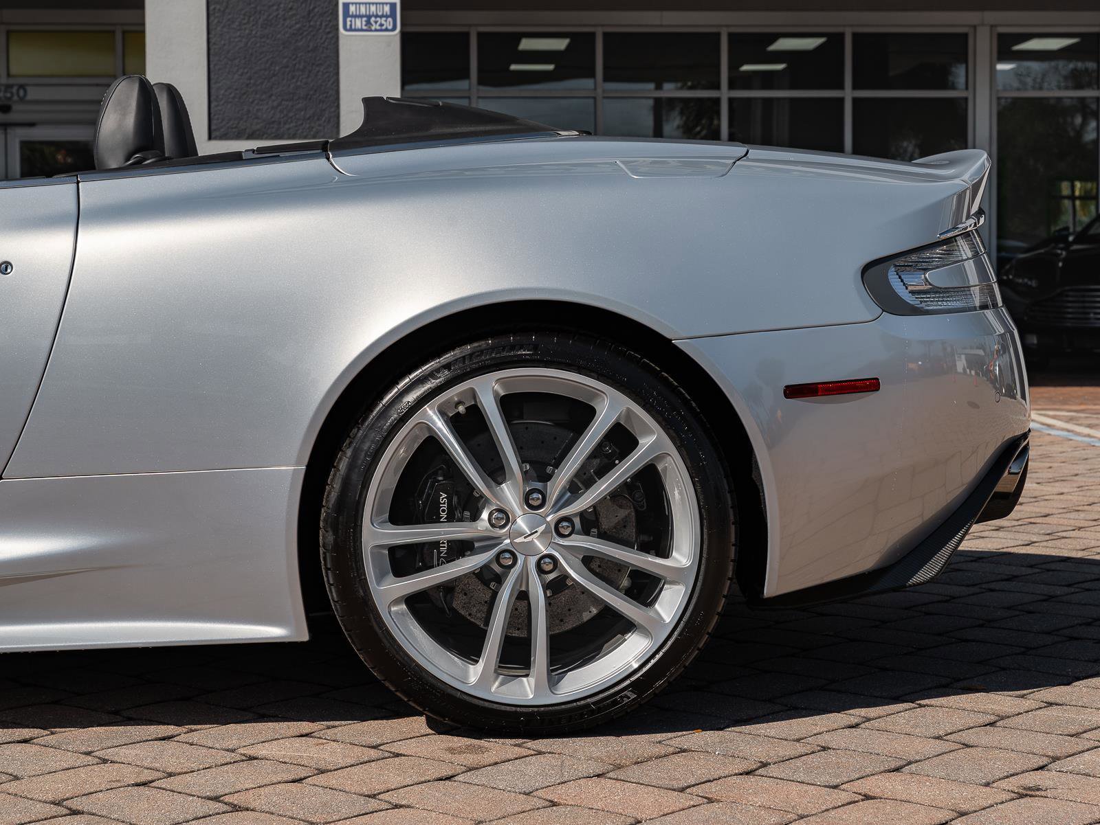 Used 2010 Aston Martin DBS Volante image 34