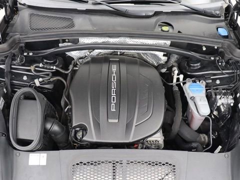 Used 2018 Porsche Macan Sport Edition AWD/4WD image 13