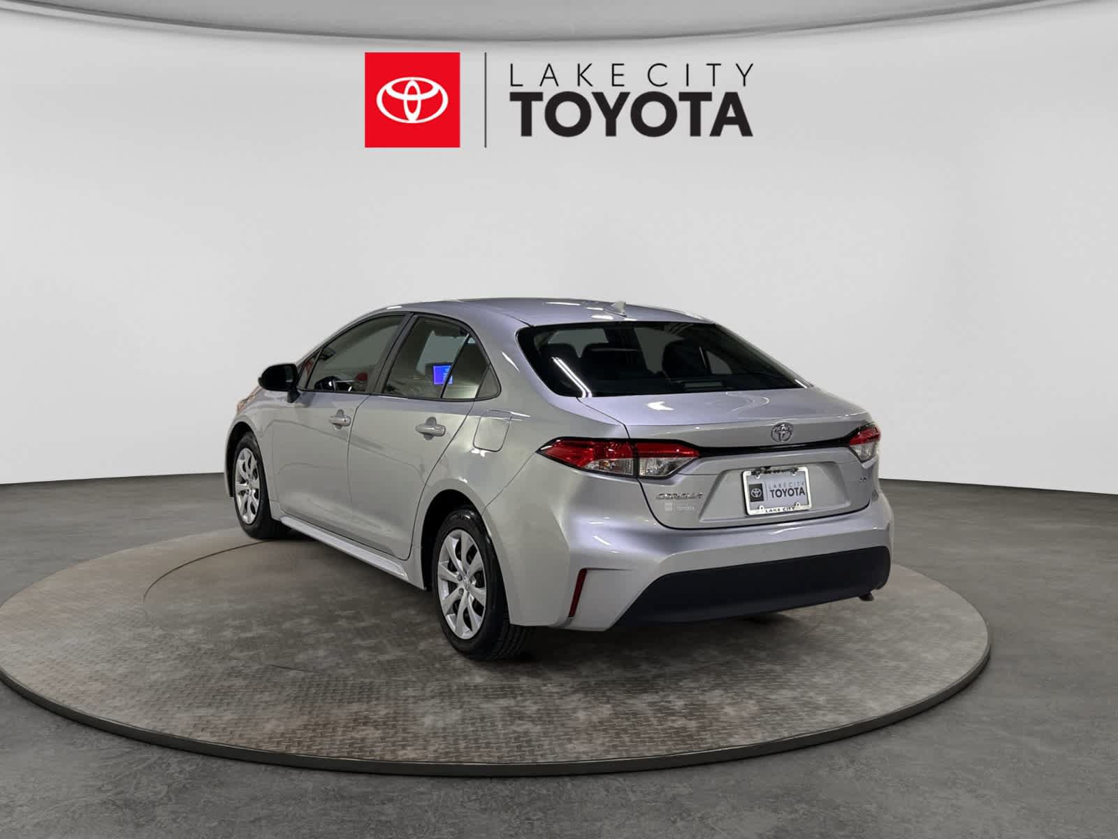 Used 2024 Toyota Corolla LE FWD image 5