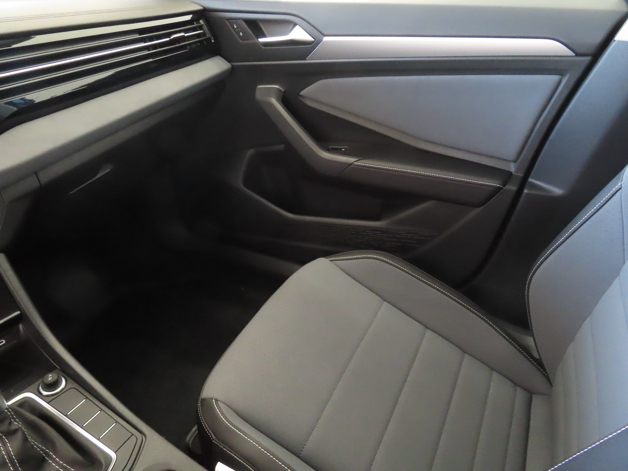 New 2026 Volkswagen Jetta SE FWD image 18