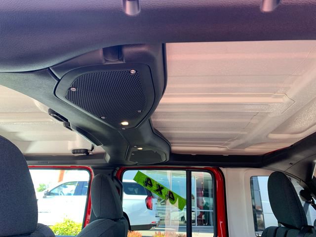 Used 2025 Jeep Wrangler Unlimited Sahara AWD/4WD image 16