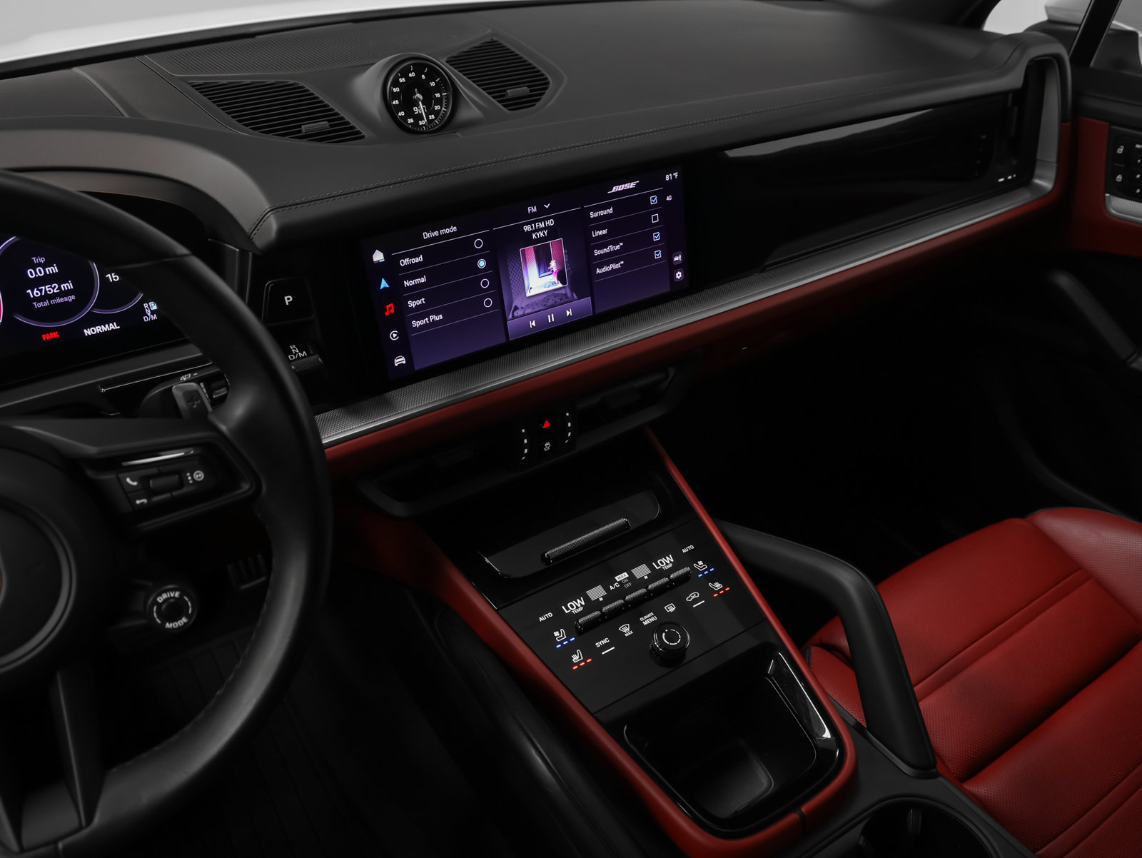 Certified 2025 Porsche Cayenne S AWD/4WD image 31