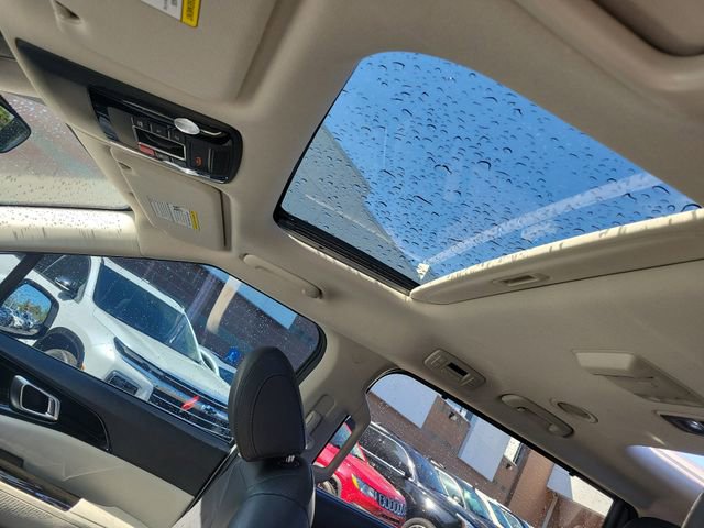 Used 2024 Kia Carnival SX Prestige FWD image 19