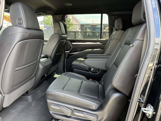Used 2026 Cadillac Escalade ESV 4WD w/ LPO, Floor Liner Package image 16