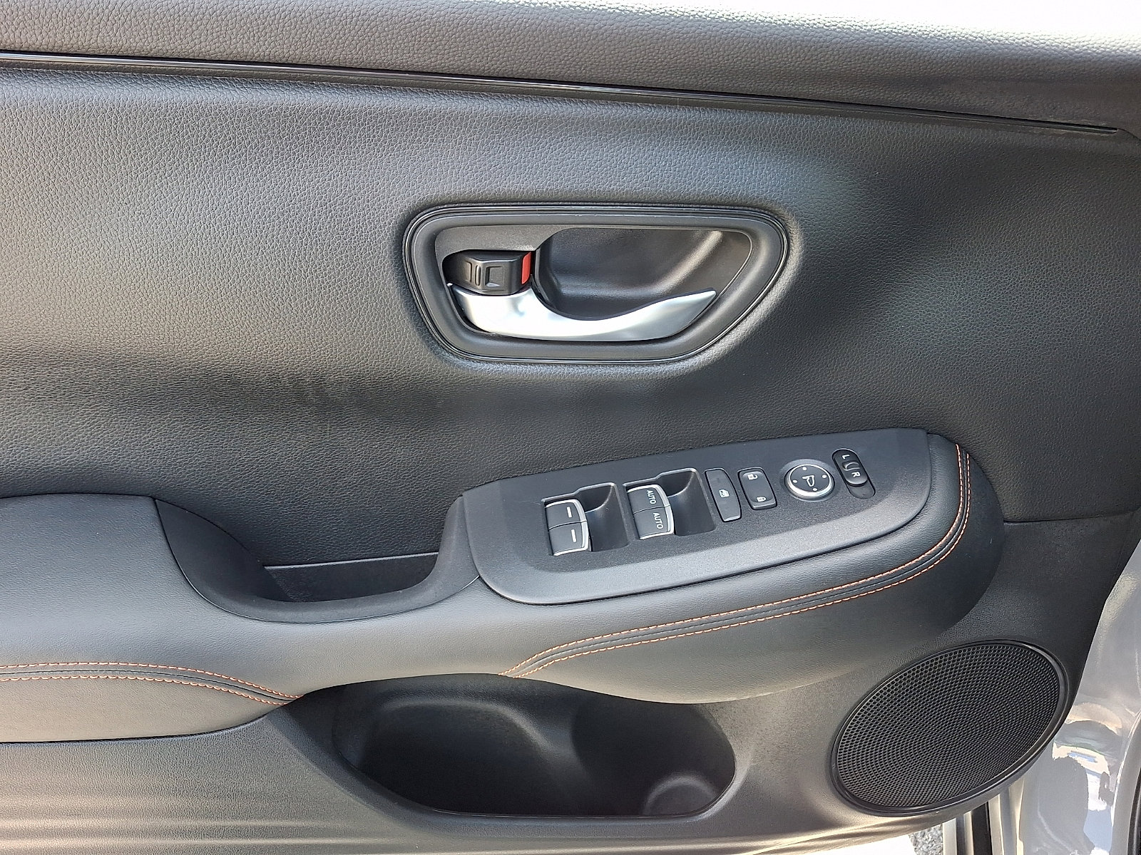 Used 2025 Honda HR-V Sport image 12