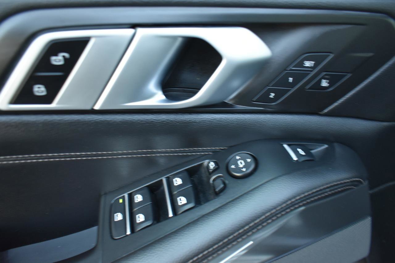 Used 2019 BMW X5 xDrive50i w/ Parking Assistance Package image 41