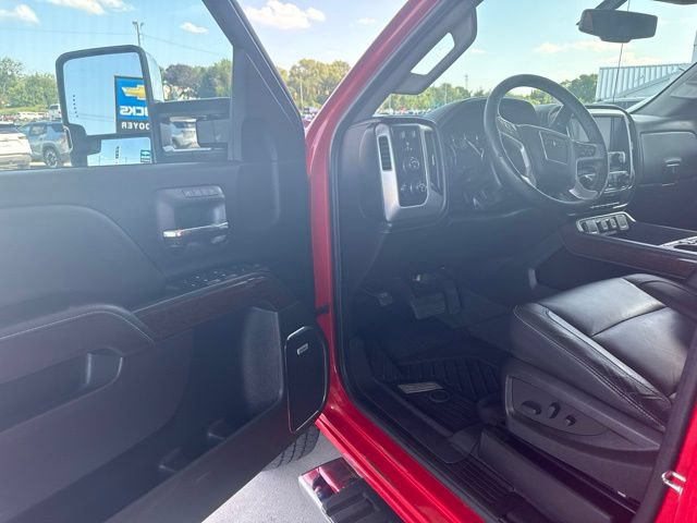 Used 2019 GMC Sierra 3500 SLT w/ Duramax Plus Package AWD/4WD image 10
