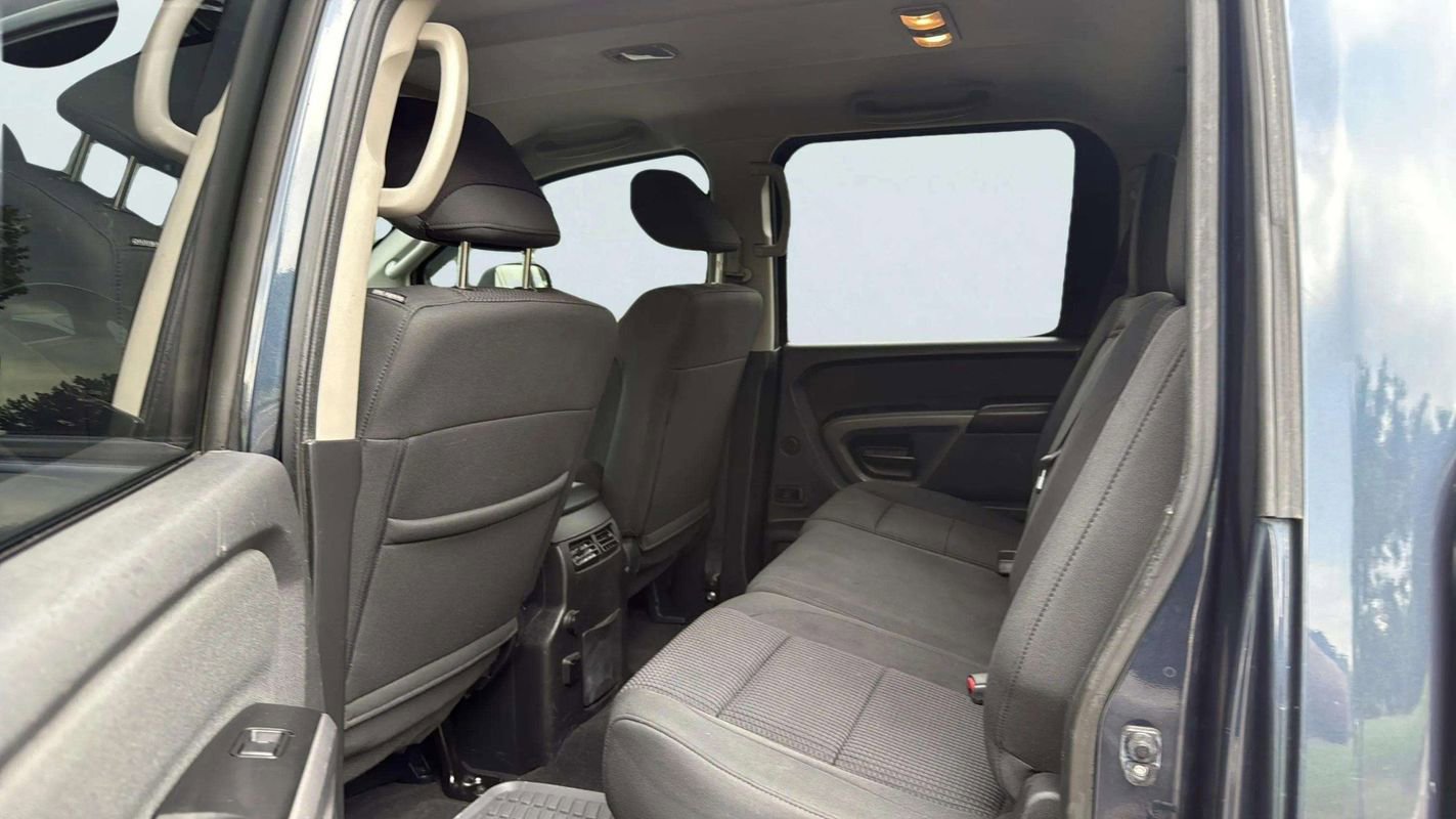 Used 2015 Nissan Titan SV w/ SV Value Truck Package image 12