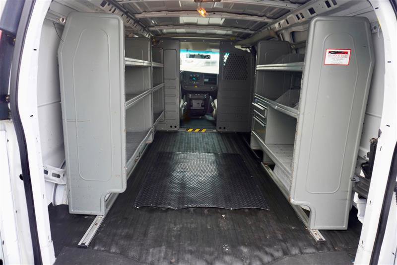 Used 2010 GMC Savana 1500 image 28